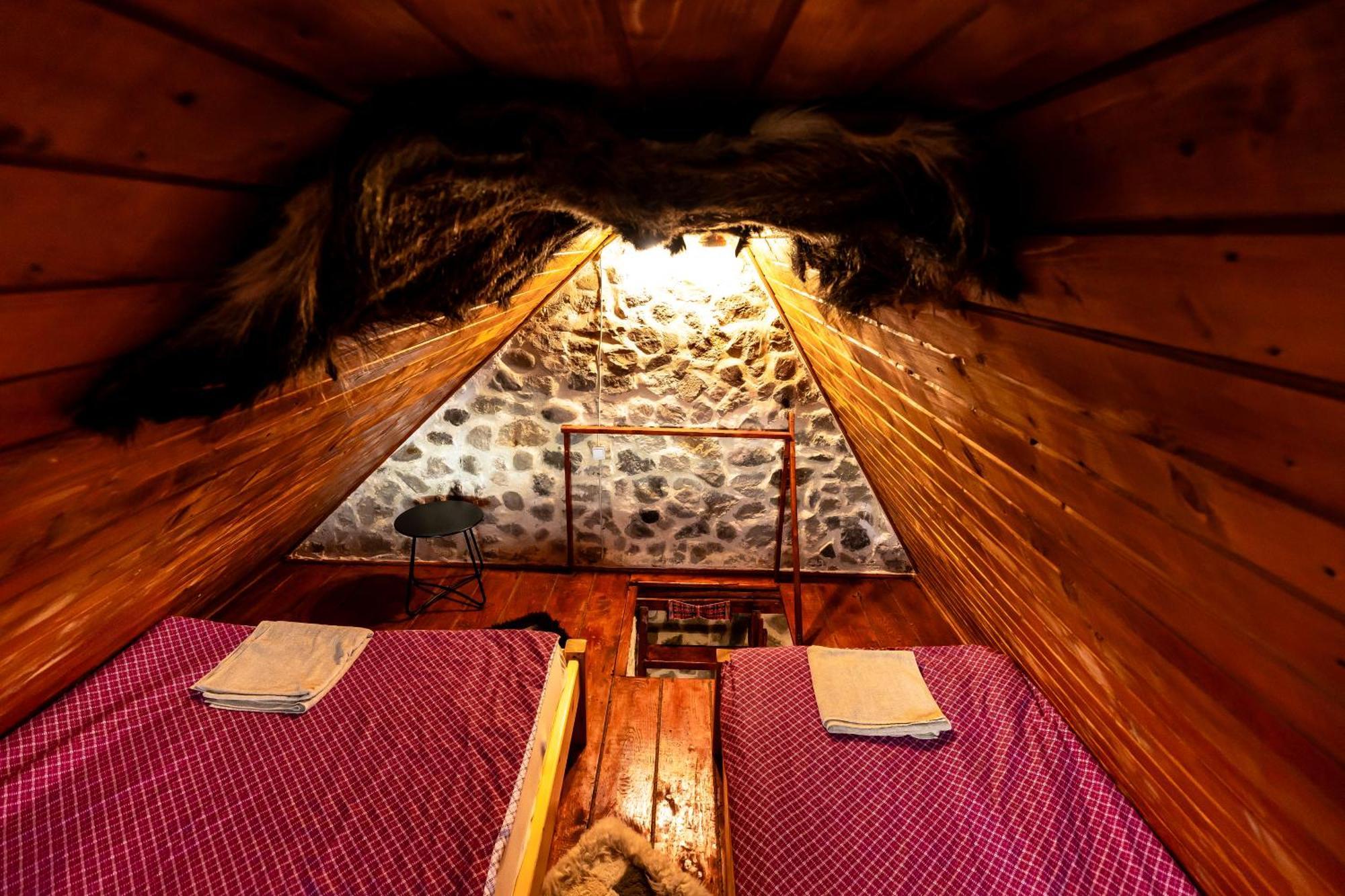 Catunu' Lui Emil Villa Carbunesti Ngoại thất bức ảnh